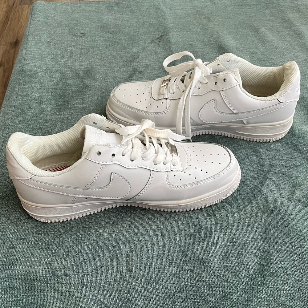 Nike AF1 white missing insoles